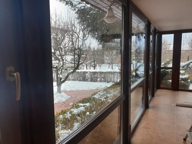 Inchideri balcoane si terase – solutii moderne din sticla si aluminiu